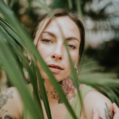storiesullapelle.com - green eyes pink peonies