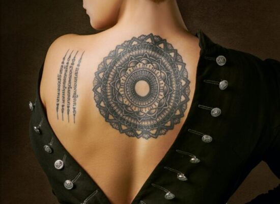 storiesullapelle.com - Mandala tattooed on Armenian woman's back