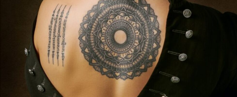 storiesullapelle.com - Mandala tattooed on Armenian woman's back